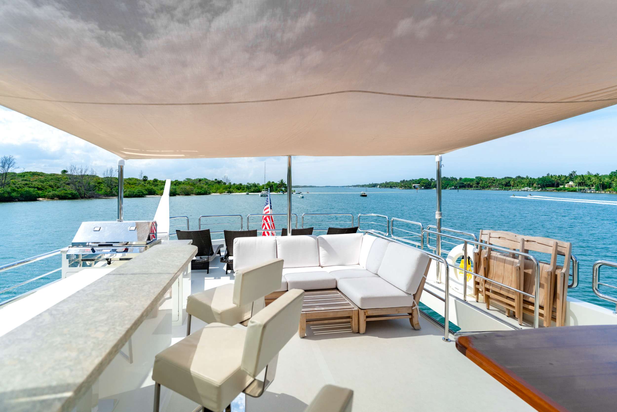 Crewed Motor Yacht ZEPHYR photo 5