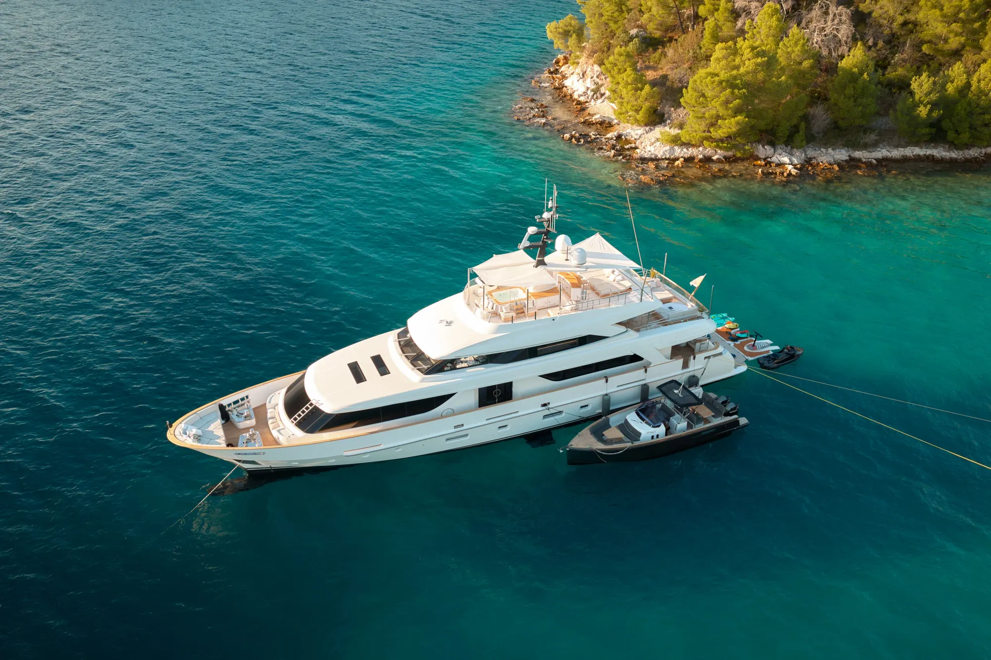 Luxury Crewed Motor Yacht ZULU 3 photo 5