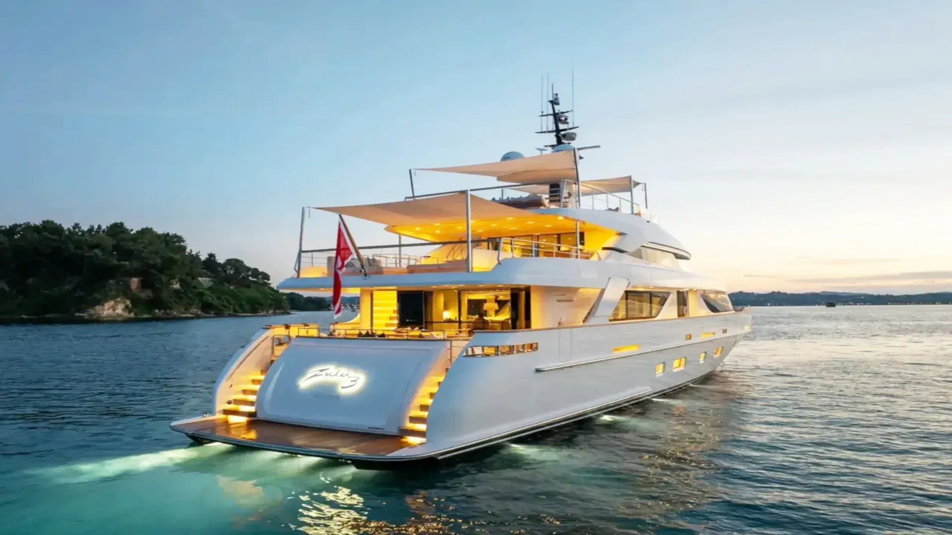 Luxury Crewed Motor Yacht ZULU 3 photo 6